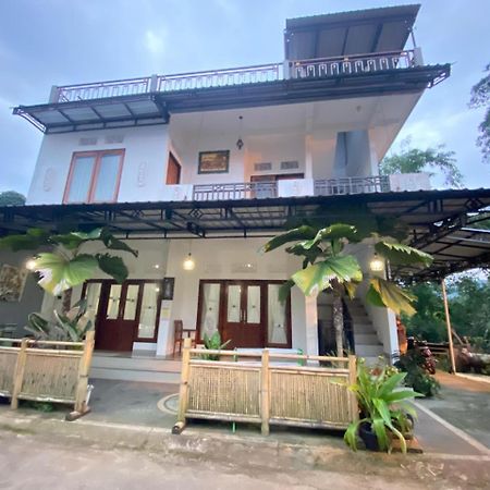 Sri Sedana Guest House Сидемен Экстерьер фото
