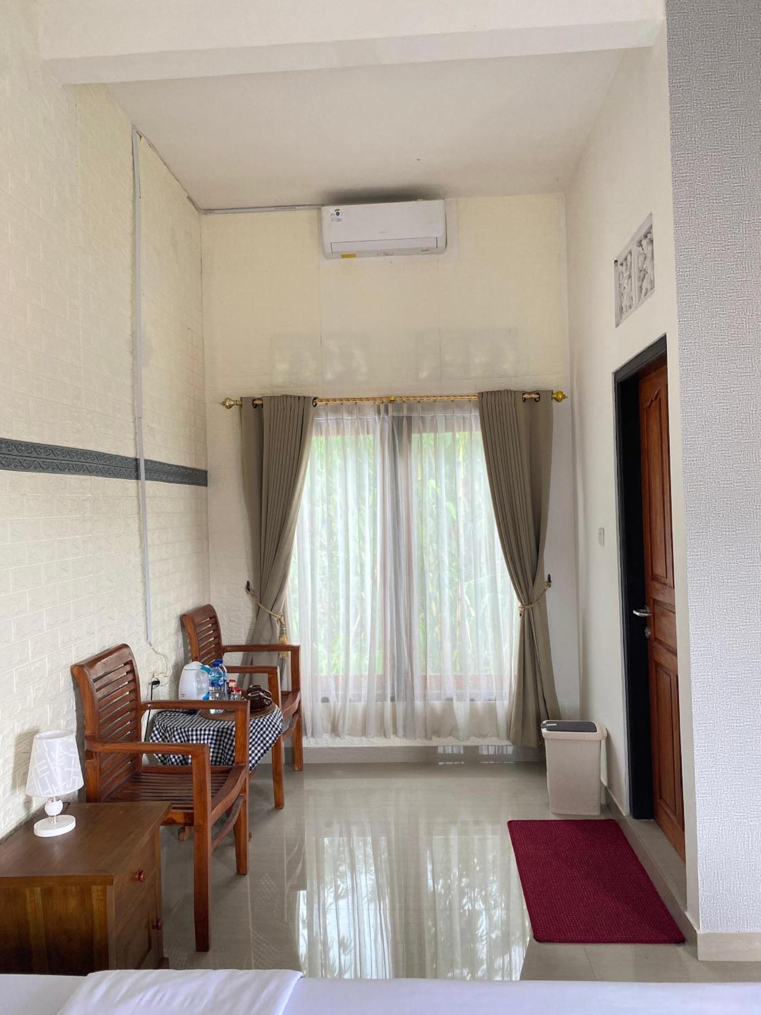 Sri Sedana Guest House Сидемен Экстерьер фото