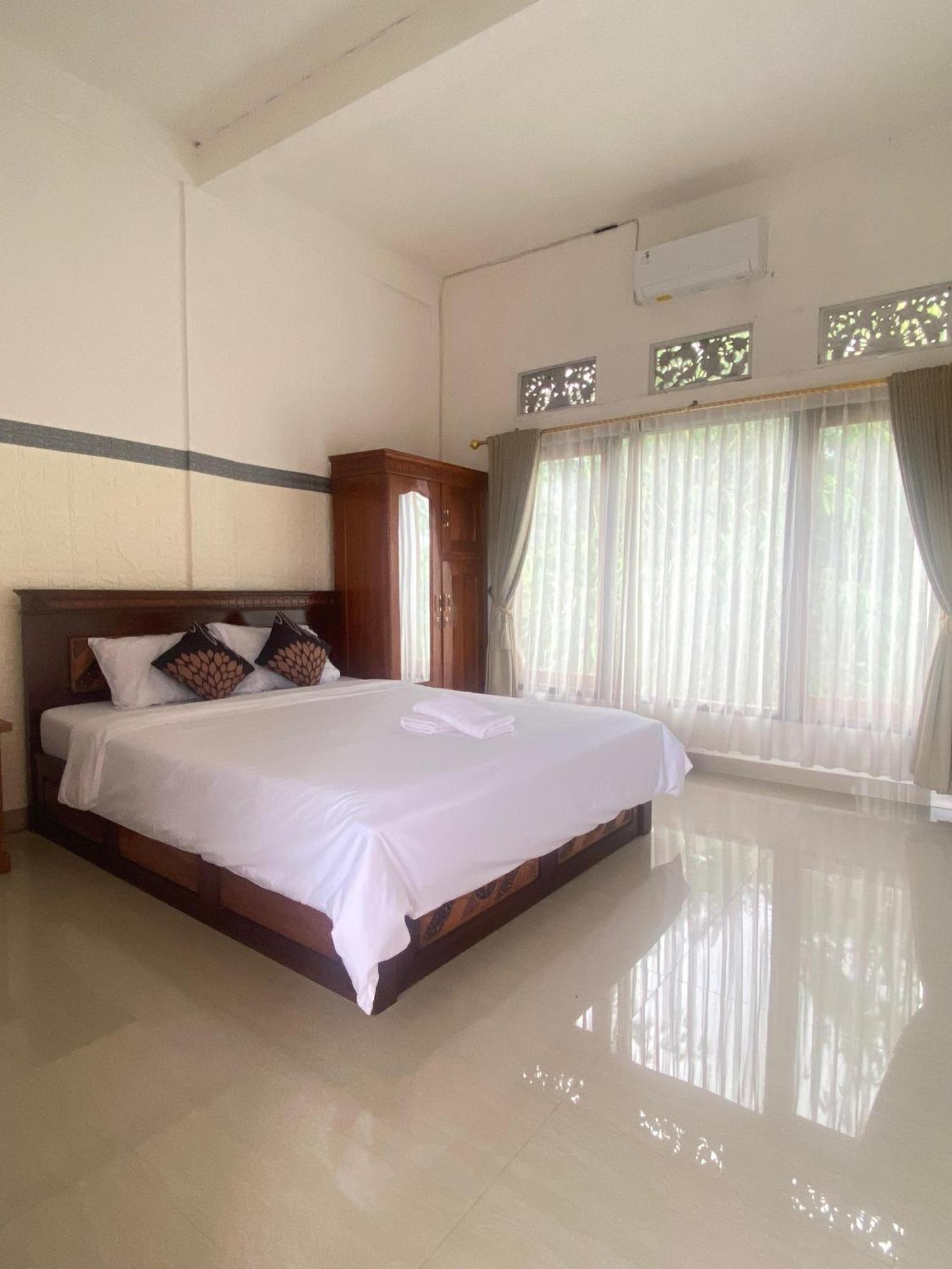 Sri Sedana Guest House Сидемен Экстерьер фото