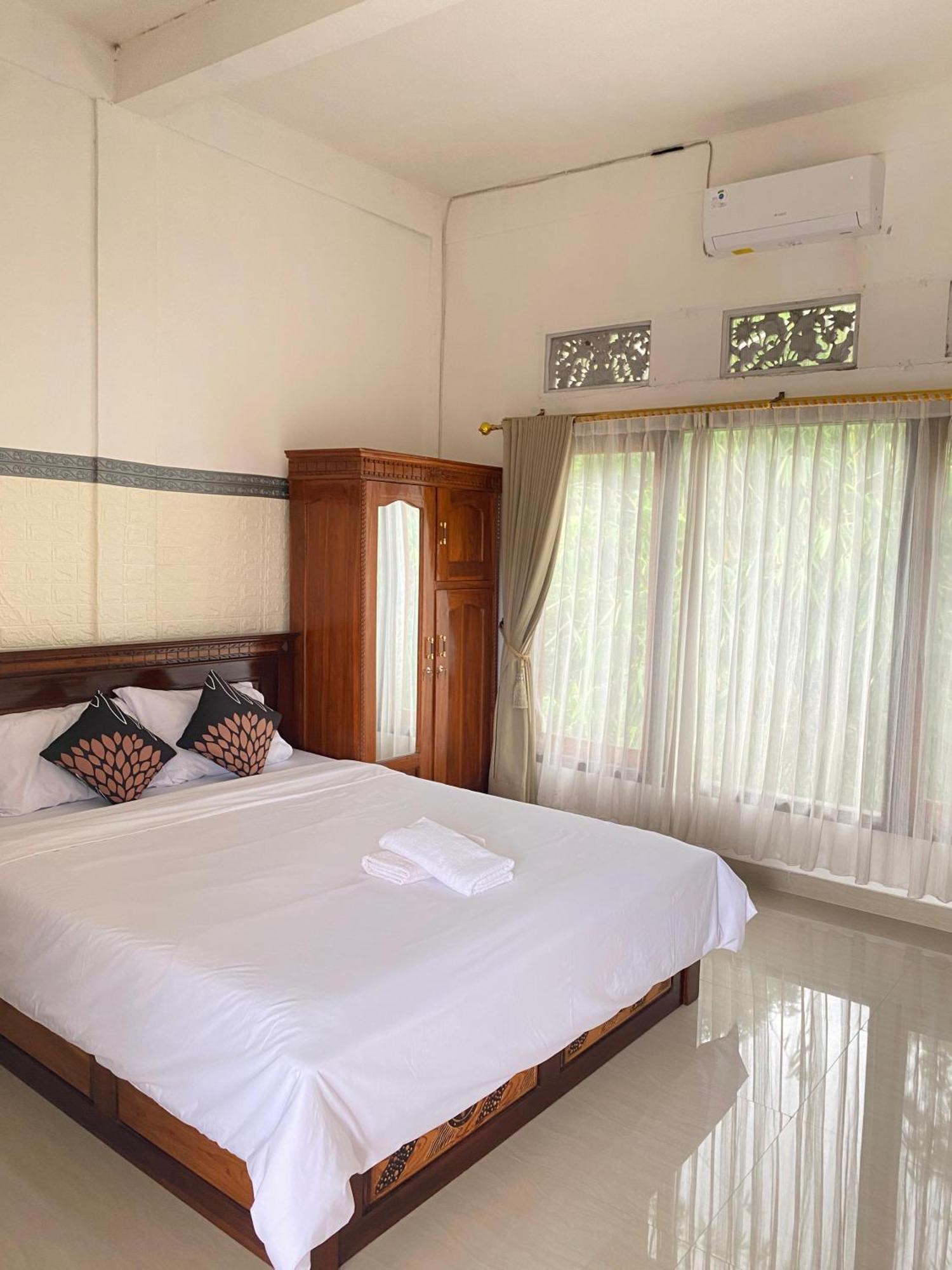 Sri Sedana Guest House Сидемен Экстерьер фото