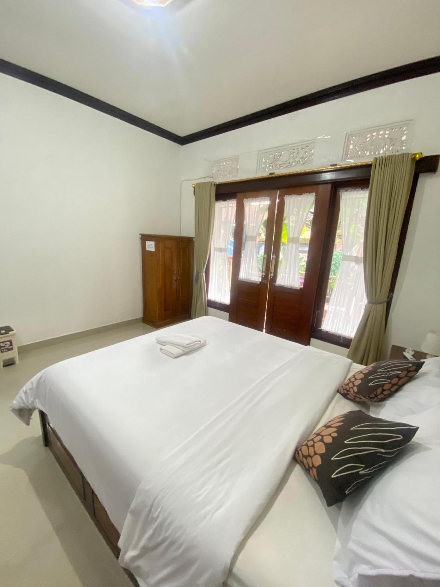 Sri Sedana Guest House Сидемен Экстерьер фото