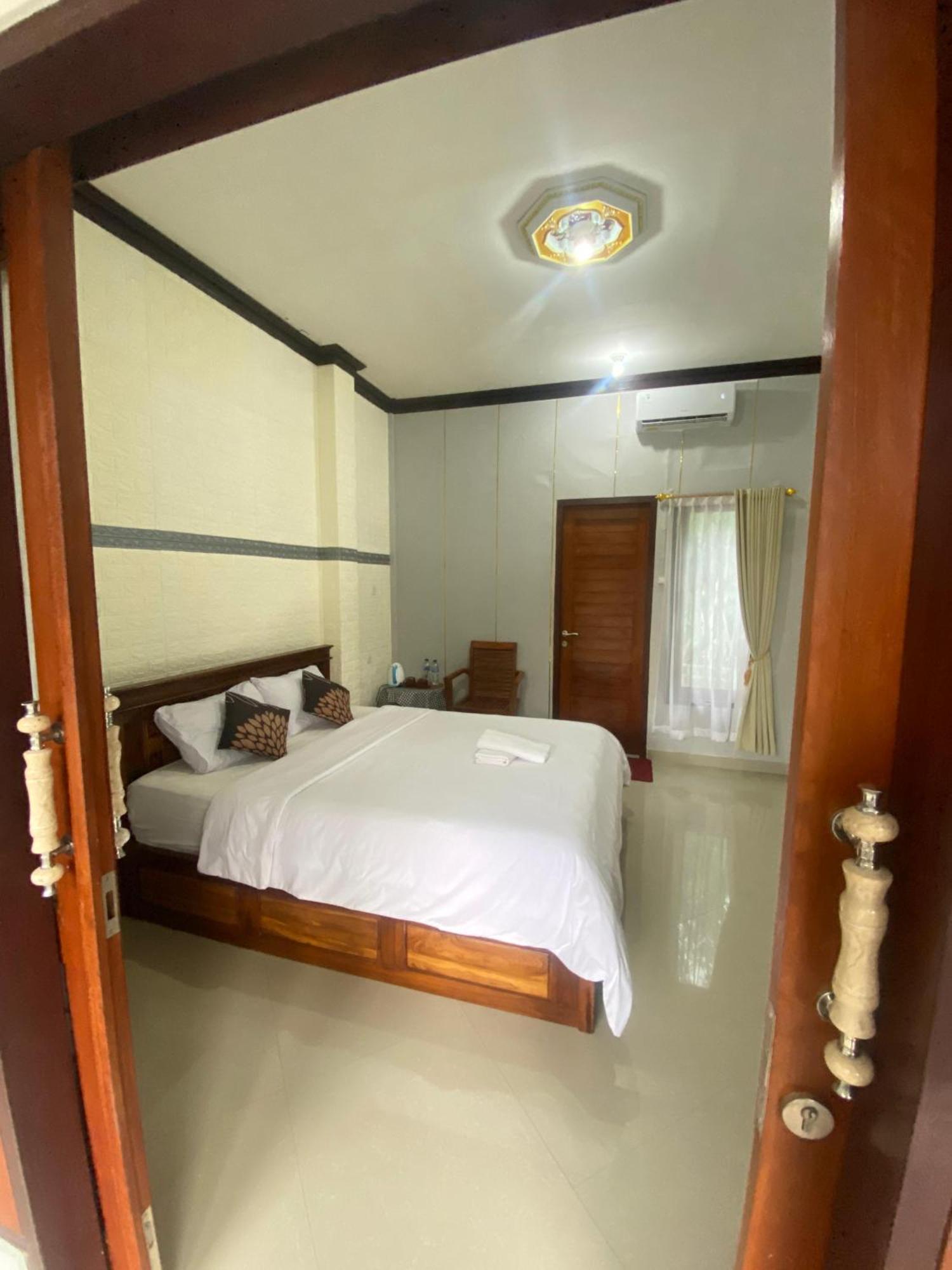 Sri Sedana Guest House Сидемен Экстерьер фото